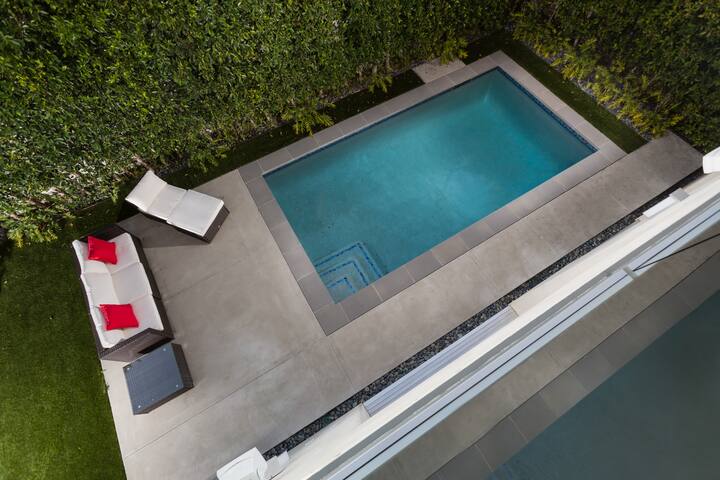 Modern Weho Luxury Stunning High Ceiling + Rooftop gallery image 3