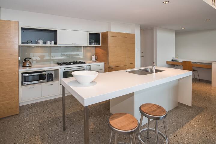 3 Bedroom Luxury Ocean View Villa @ Smiths Beach Resort gallery image 2