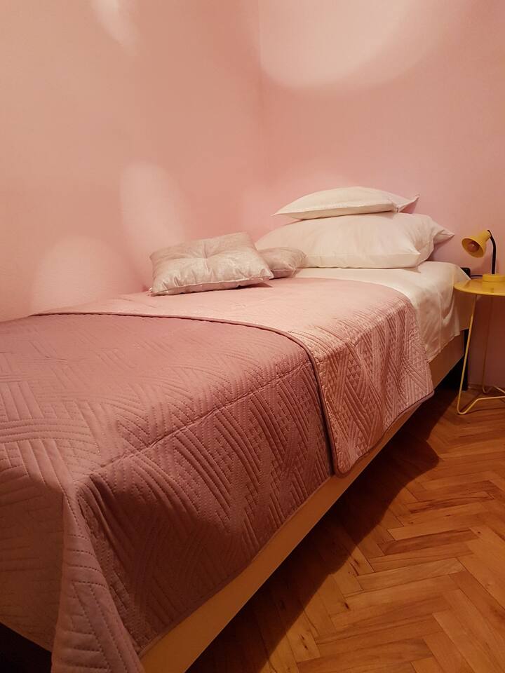 Малка спалня