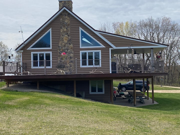 Rustic Luxury Cabins for Rent in Soldiers Grove, Wisconsin, United