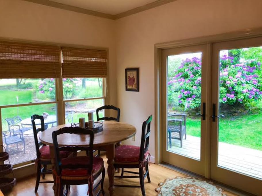 Casual Kitchen Dining