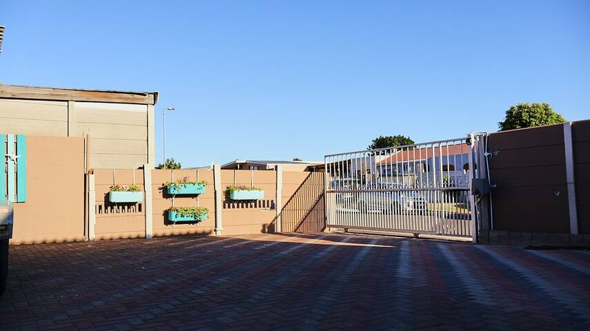 Vacay Van Der Style #Poolhouse gallery image 4