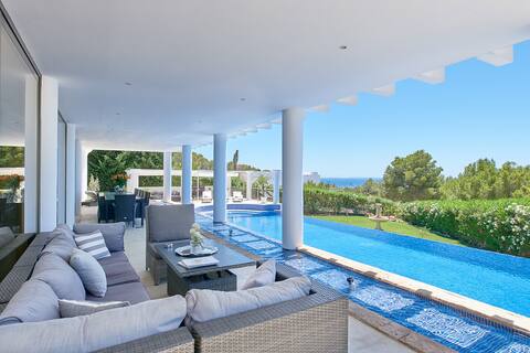 Villa Blanca Luxury in Ibiza Can Rimbau + Service