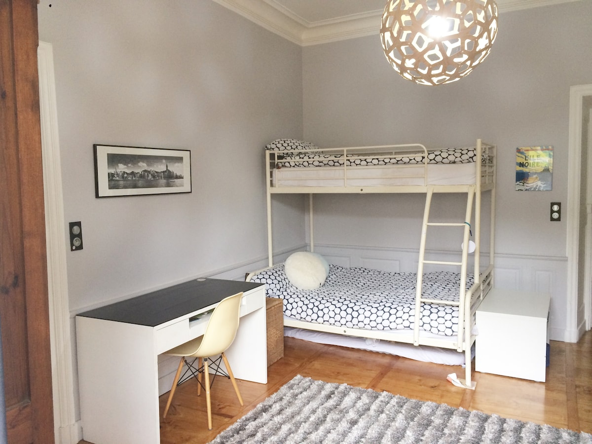 3号卧室- 25平方米的双人床和单人床 