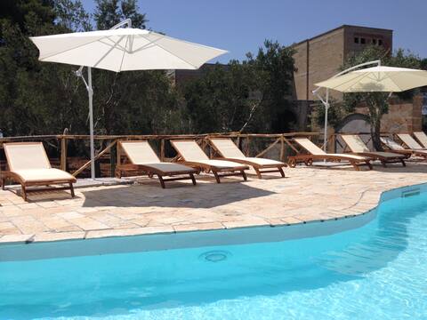 Beautiful villa with swimming pool a few kilometers from the sea.