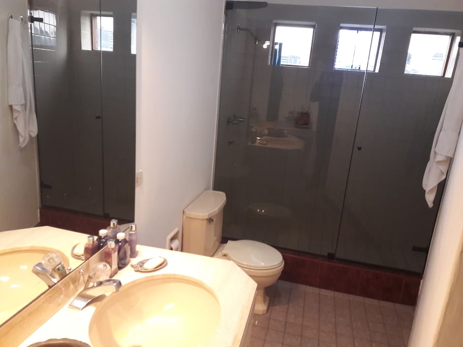 Baño privado Agua Caliente y Fria