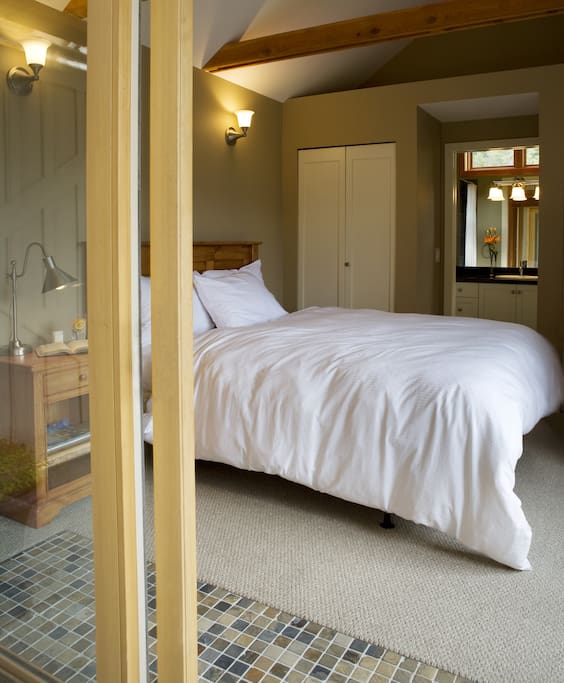 Carriage House Bedroom w/private bath