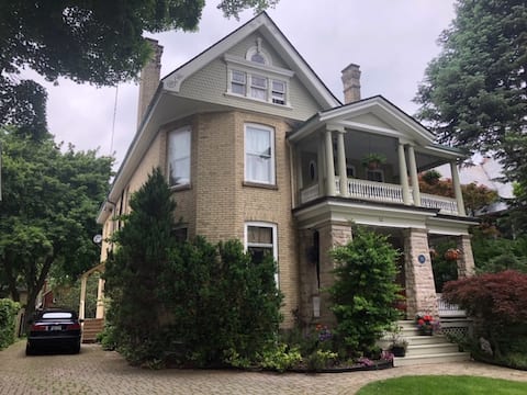 Large  Modern  Apartment  in Heritage Mansion