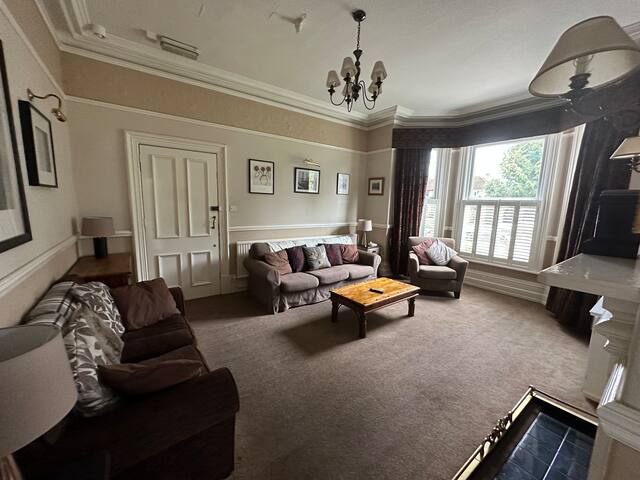 Spacious Victorian House Central Sale Free Parking gallery image 5