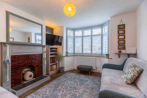 Top Airbnb: Agan Chi - By the Beach in Bude Stratton