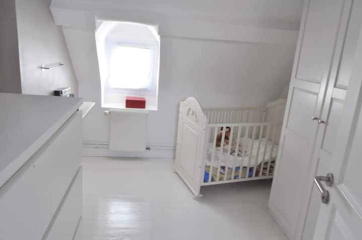 2nd floor, master bedroom suite, crib