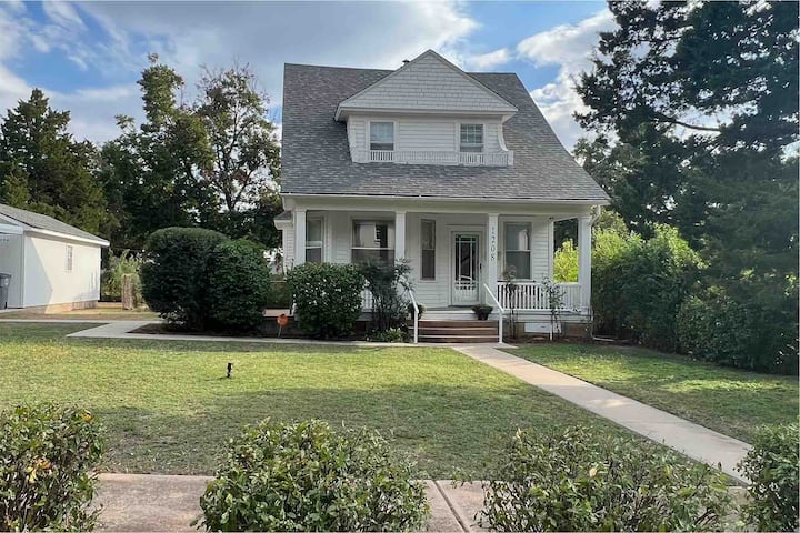 Beautiful Restored Folk Victorian Home Houses For Rent In Lawton beautiful-restored-folk-victorian-home-houses-for-rent-in-lawton
