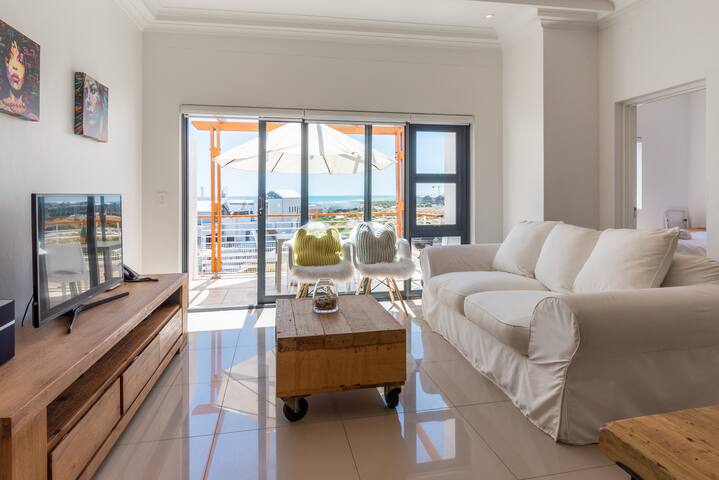 Upmarket Sea View Big Bay apartment gallery image 2