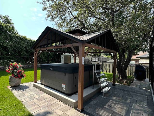 N7 Castle Green Retreat-Hot Tub