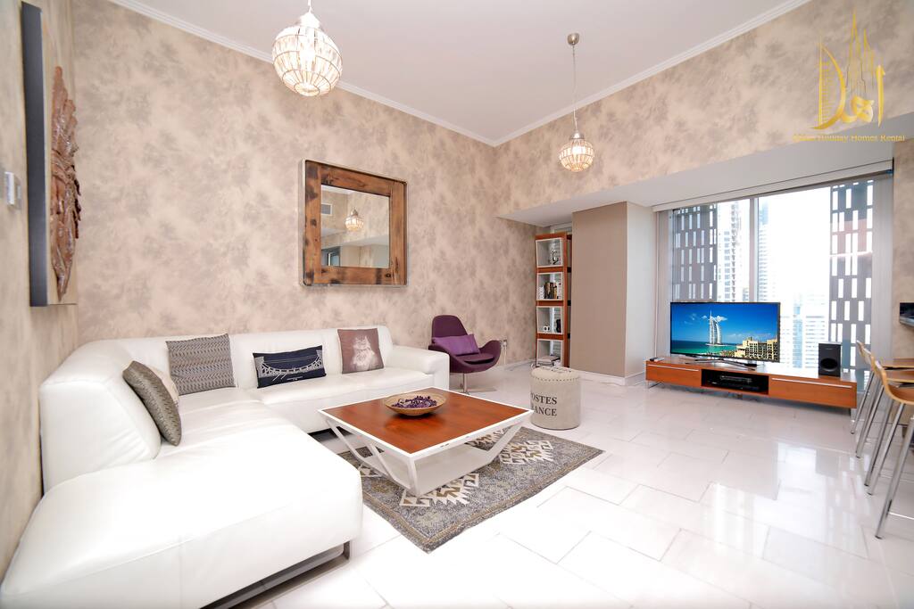 Bright & Spacious Living room