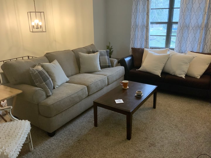 3br 2ba W/ Garage The Quiet Loop - Saint Joseph, MO