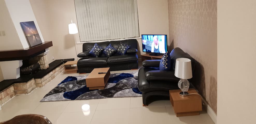 Quiet Spacious Clean 3Bedroom House Sleeps upto 10