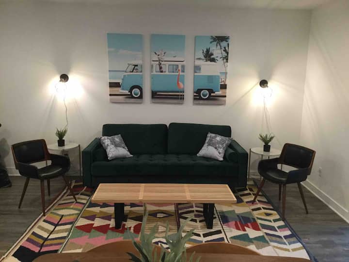 5 Bedrooms 4 Full Baths Near Convention Center - Long Beach, CA