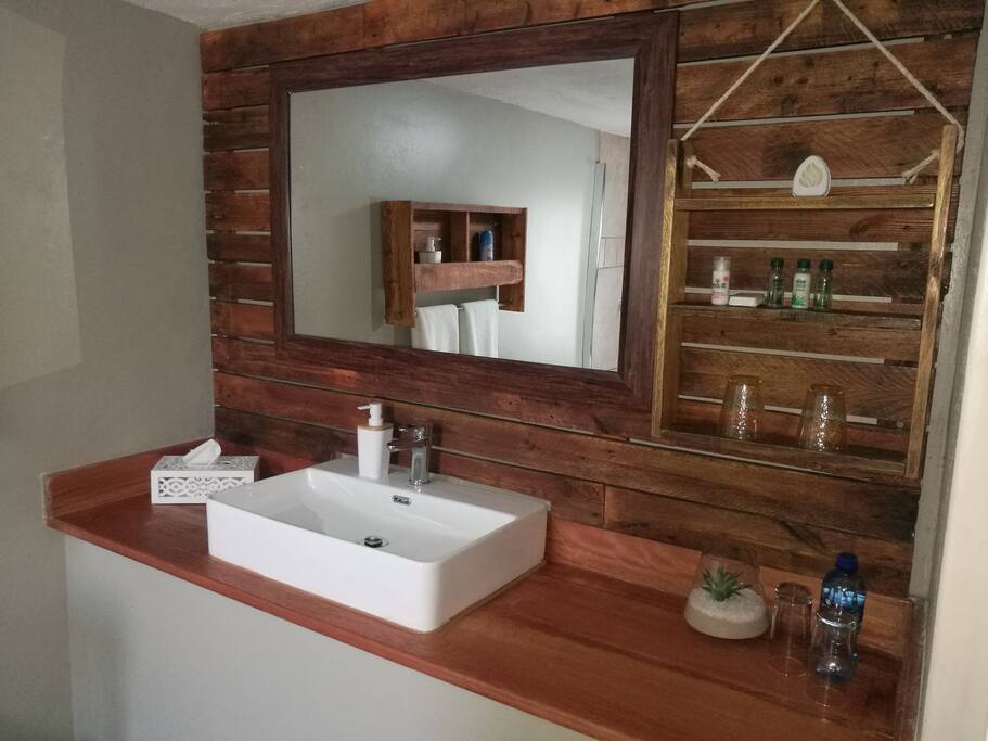 Bathroom amenities included