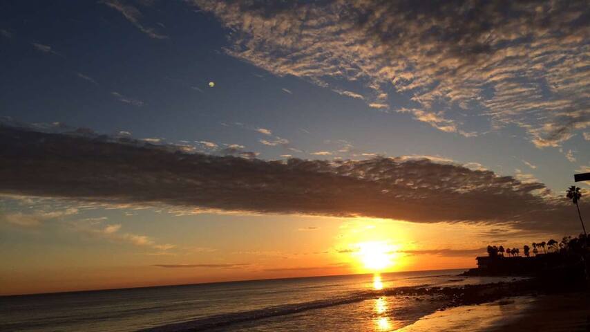Beautiful Malibu Beachfront Two -Bedroom Retreat gallery image 3