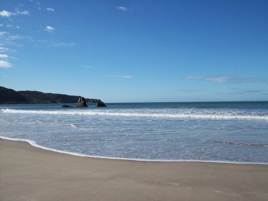 Praia de Bombas onde a casa está localizada.