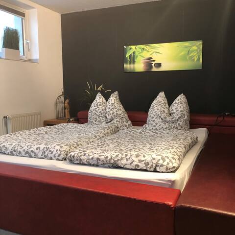 Zimmer mit Wasserbett, Stadion, Uni, Messe Nähe