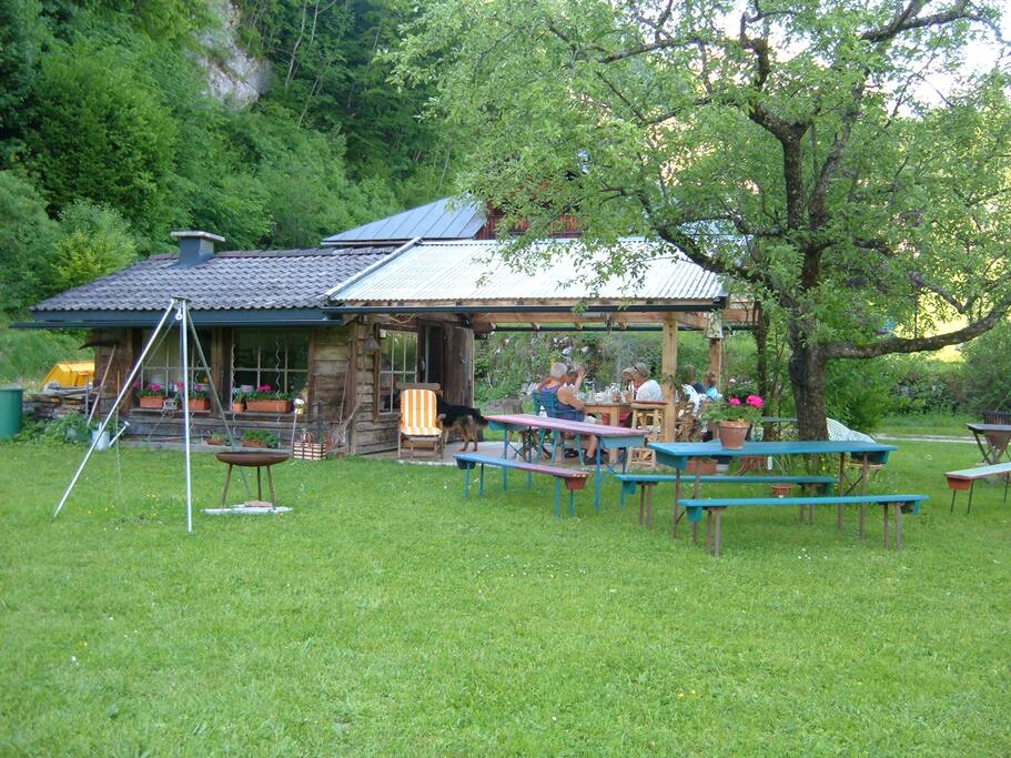 Überdachter Grillplatz