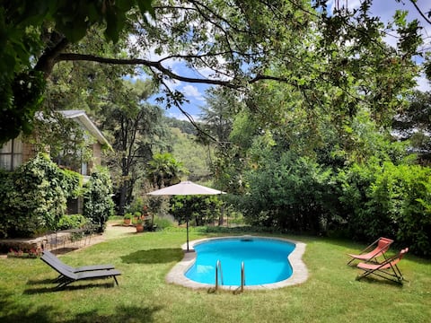 Amazing garden and charming villa in the mountains