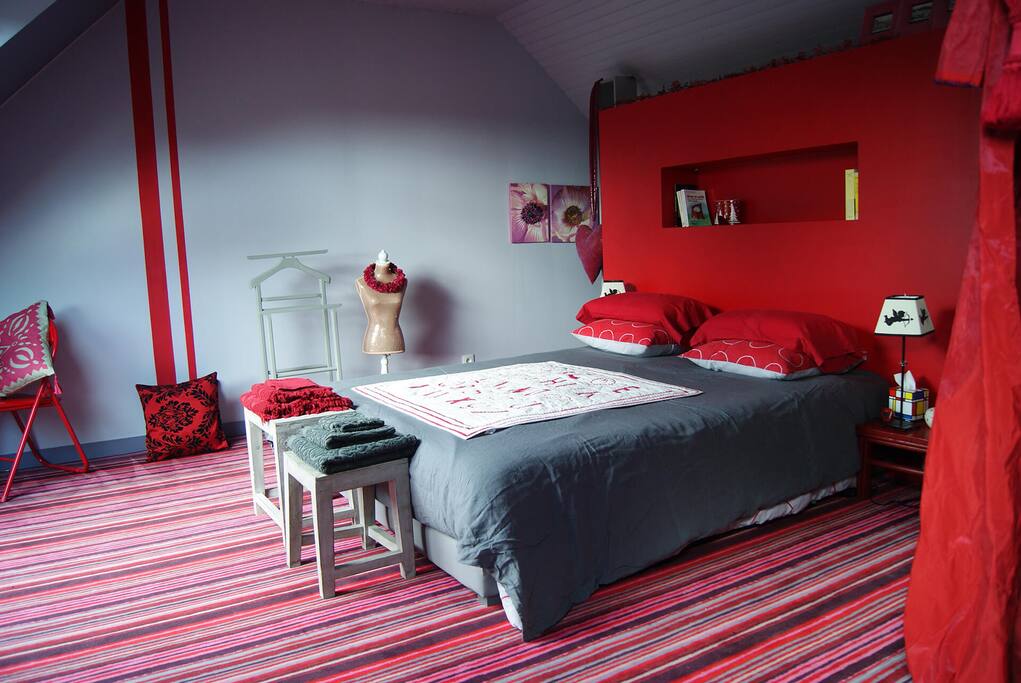 Chambre rubis 2 personnes.