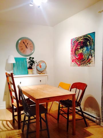 Cozy Flat in heart of Montreals Mile End
