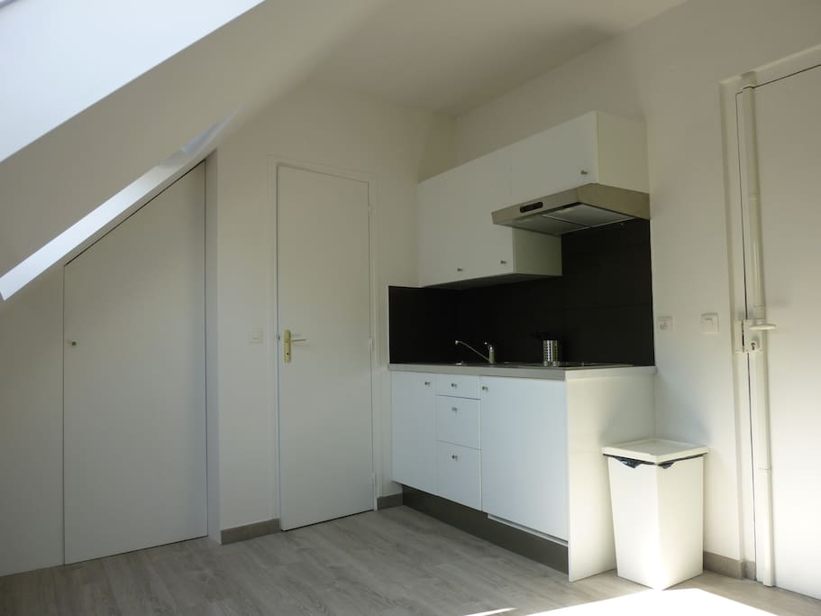 Kitchenette avec 2 plaques électriques