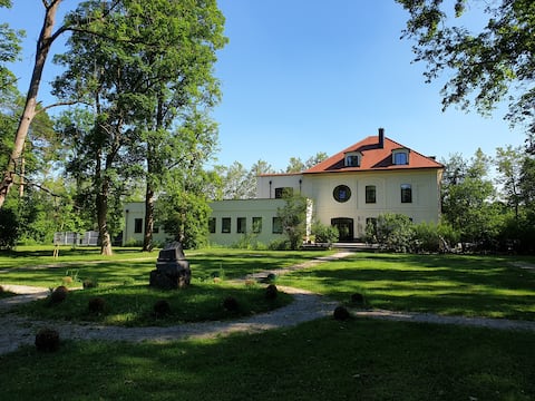 Munich Unique: Living in the Manor 1