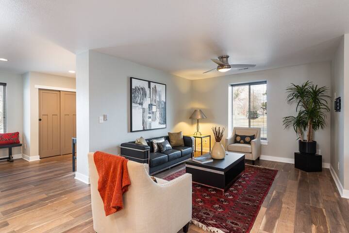 Brand New Spacious 4bd 4ba, Game Room, Deck, Patio gallery image 4