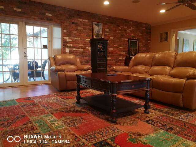 Elegant Private room, close to Aventura (1-C)