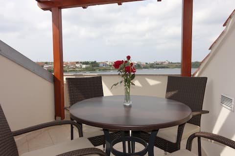 Top performing Airbnb: Apartment with sea view in the center of Nina in Grad Nin