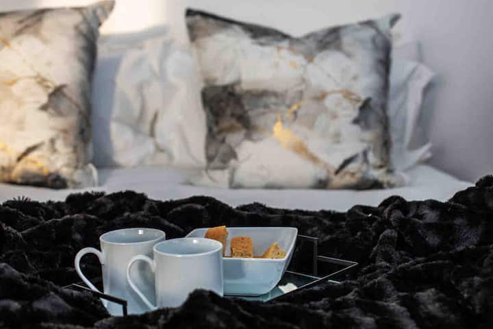 2 חדרי שינה ND עם מיטת קווין סייז. מרווח מאוד