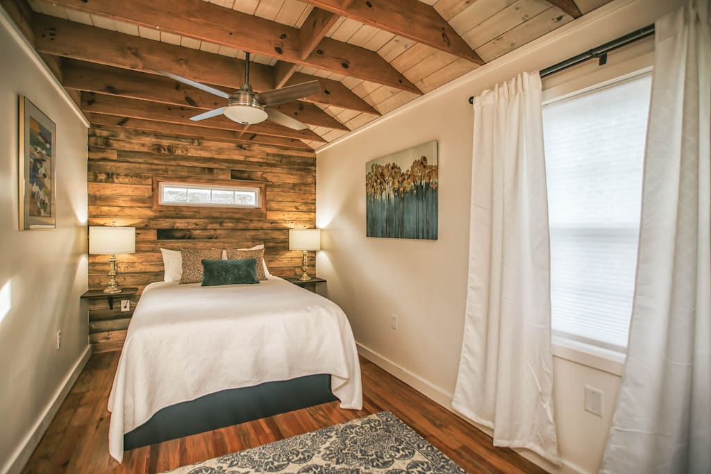 Cozy and elegant bedroom.