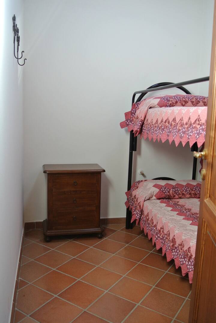 带双层床的卧室