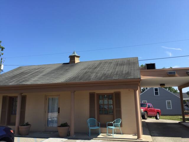 Cozy 2 bedroom with parking