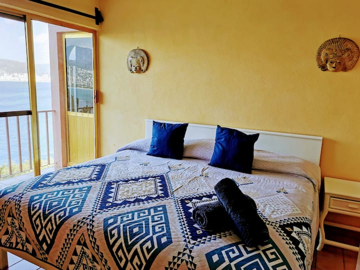 Соба бр. 2, со брачен кревет (широк 180-220 см)