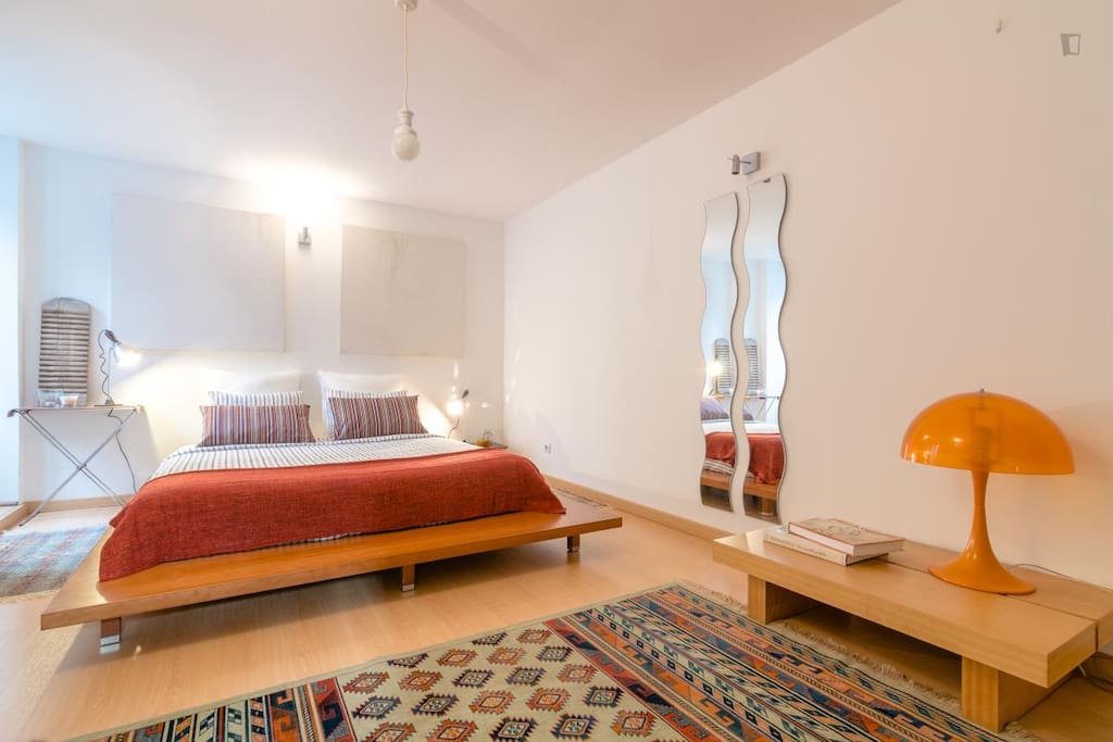 Master Bedroom, queen size bed