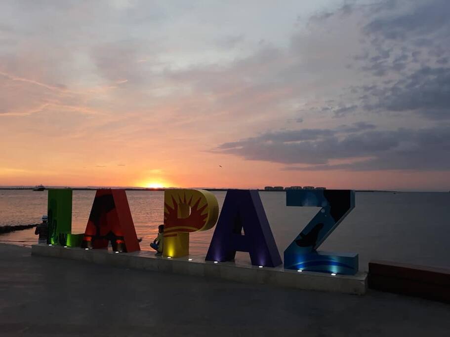 Bellos atardeceres en nuestro malecón a solo 2 cuadras del departamento