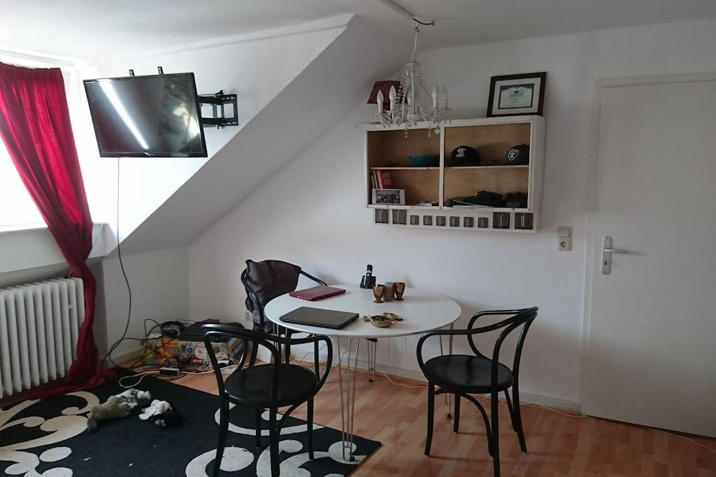 Arbeits- und Essplatz im Wohnzimmer