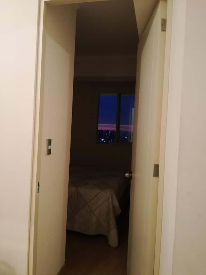 Nočný pohľad na vchod do spálne 2 