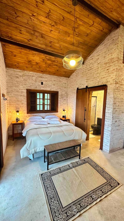 Successful Airbnb property: Chalet 4 with ocean views, 6 km from the center in Paraty