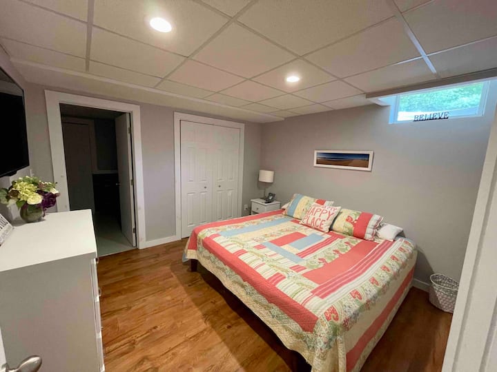 Podrumska spavaća soba (bračni krevet)