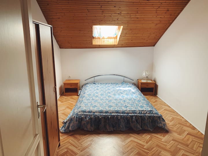 Hálószoba 2. franciaággyal -
chambre 2 avec lit double -
Chambre 2 avec un lit double