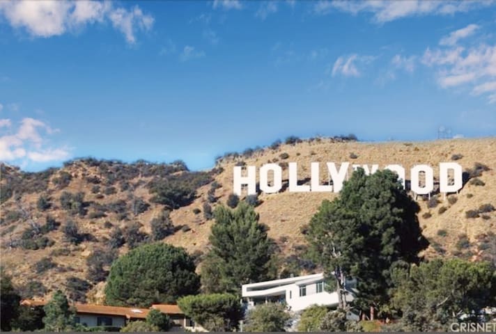 Casa Vista Stunning Hollywood Sign Views!