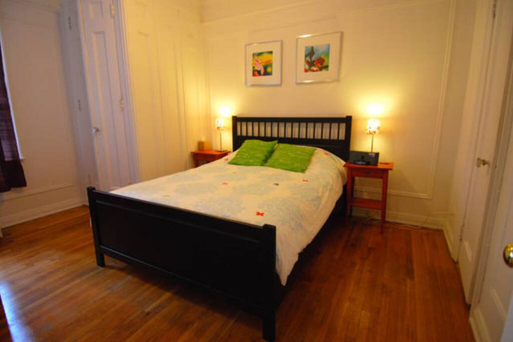 Queen bed with a/c and linens.