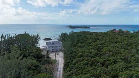 Searenity Eleuthera Beachfront / Pool & Generator